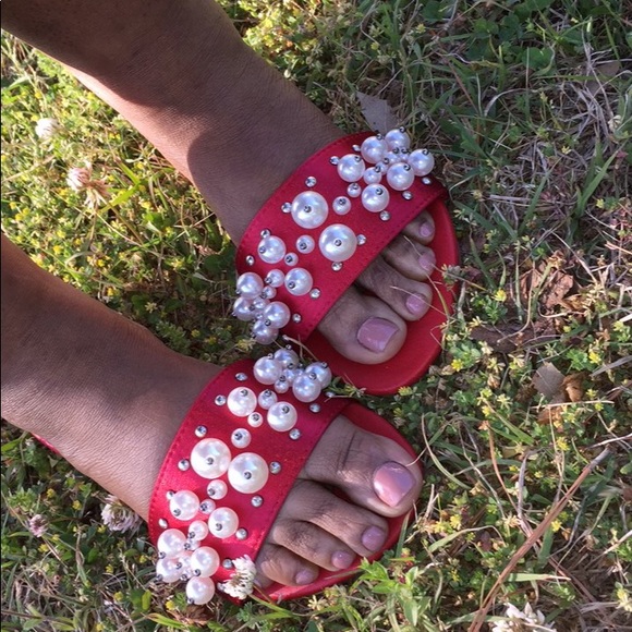 🟢🔴⚪️Pearl Slide Shoes! 🟢🔴⚪️ - Picture 7 of 8